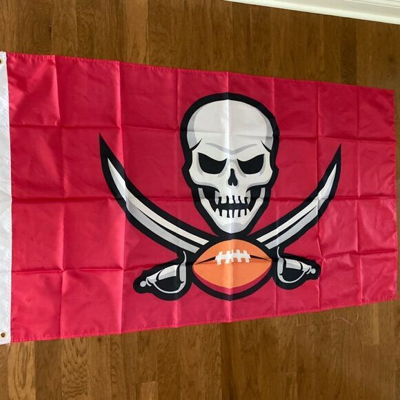 Tampa Bay Buccaneers banner flag NWT and in packaging 35x60 - Picture 1 of 2